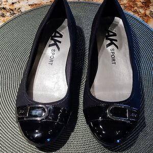 Anne Klein Sport ballet style black Sz 8 1/2 M. Textile upper, silver accent.